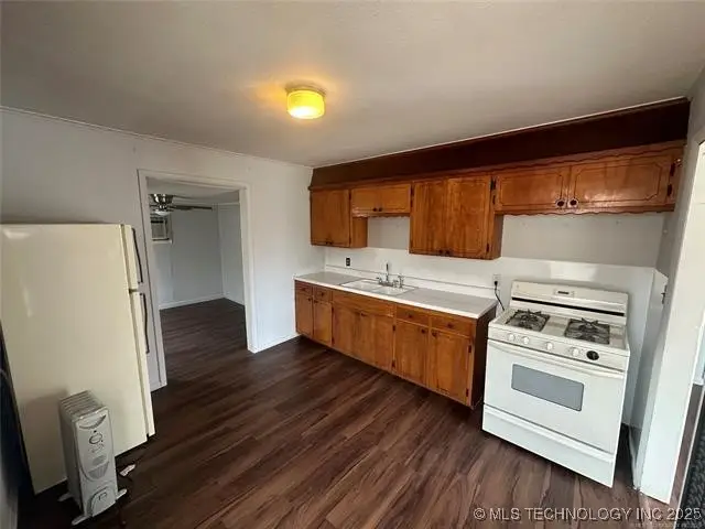 907 N Wilson Avenue, Sand Springs, OK 74063 - #2