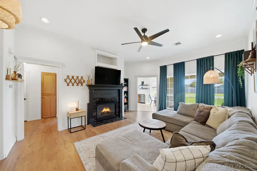 11855 Gunsmoke Drive, Collinsville, OK 74021 - Image #3