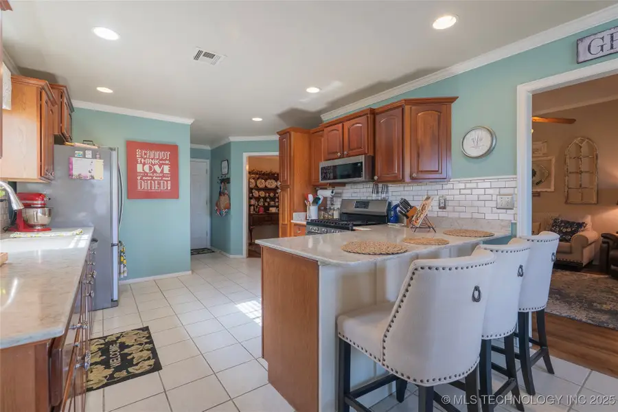 1102 S Catalina Drive, Oologah, OK 74053 - Image #2