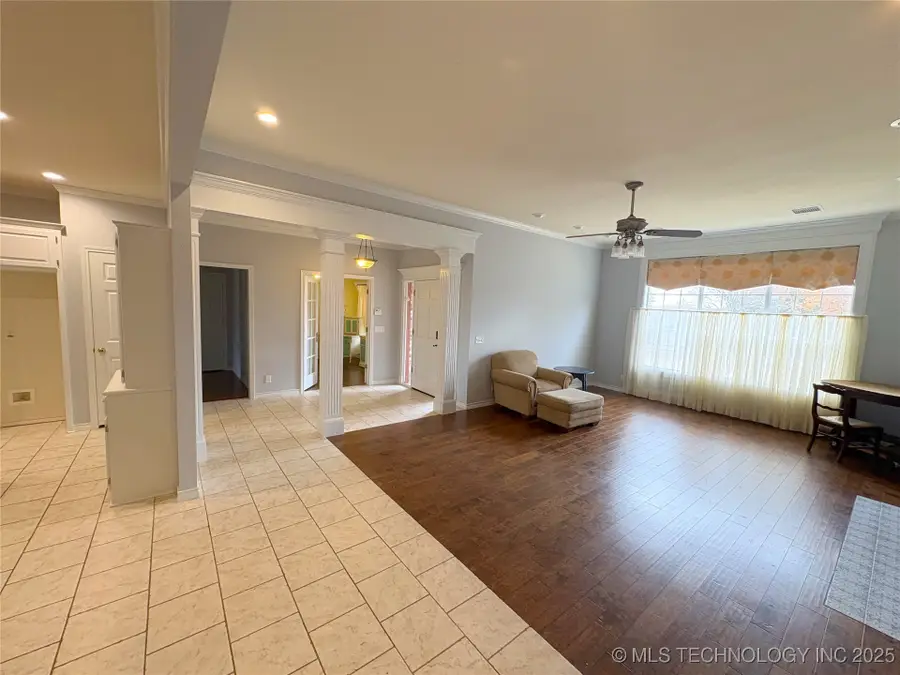 8801 S Ridgeview Drive, Sapulpa, OK 74066 - Image #3