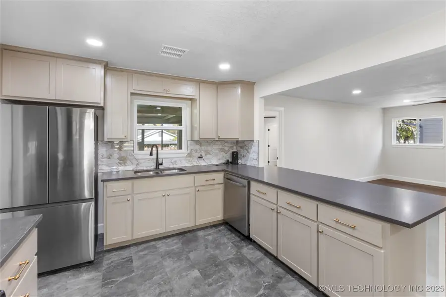 5909 E 28th Street, Tulsa, OK 74114 - Image #2