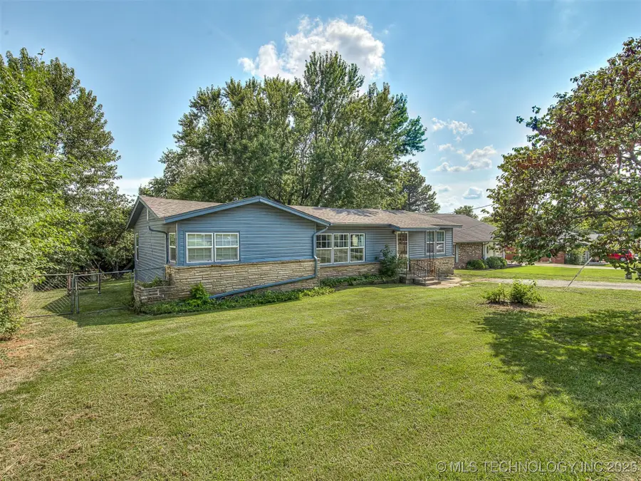 202 E Hickory Street, Coweta, OK 74429 - Image #3