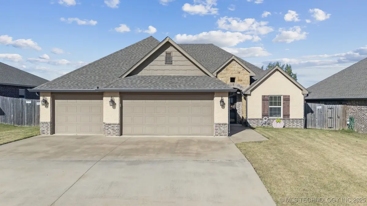1108 Colhurst Lane, Claremore, OK 74019 - Image #1