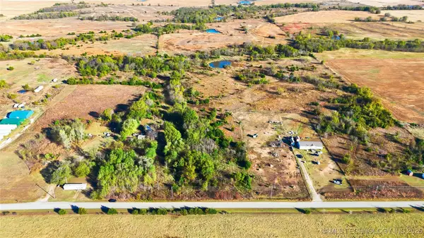 Cedar Road, Henryetta, OK 74437