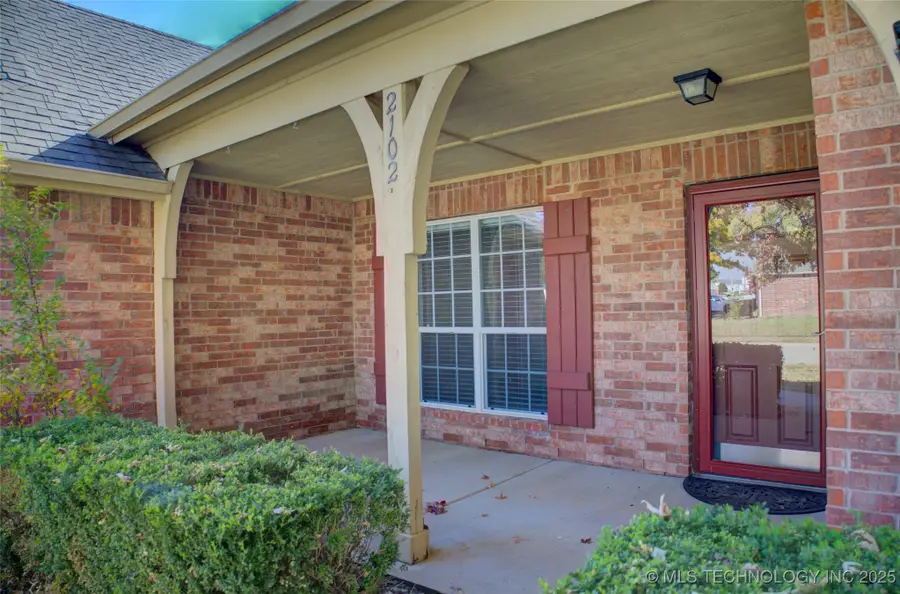 2102 W J Street, Jenks, OK 74037 - Image #2