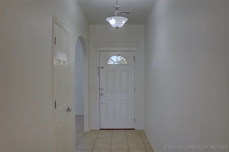 2102 W J Street, Jenks, OK 74037 - Image #3