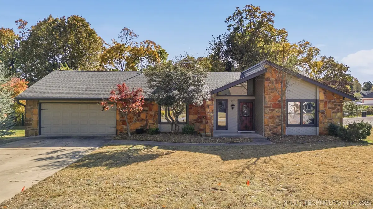 605 E Van Buren Street, Broken Arrow, OK 74011 - Image #1