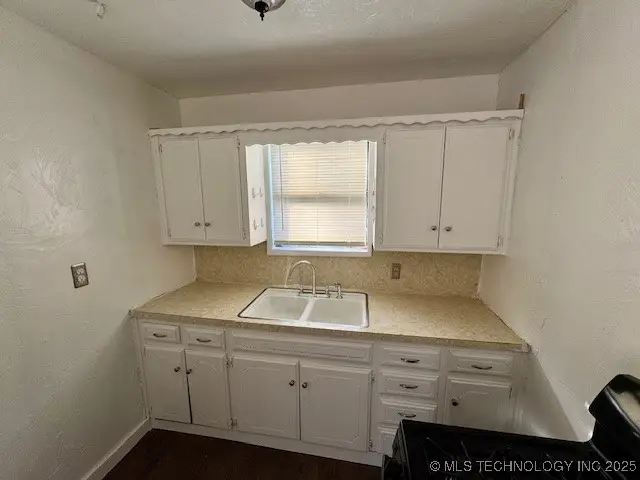 225 E Main Street, Stratford, OK 74872 - Image #2