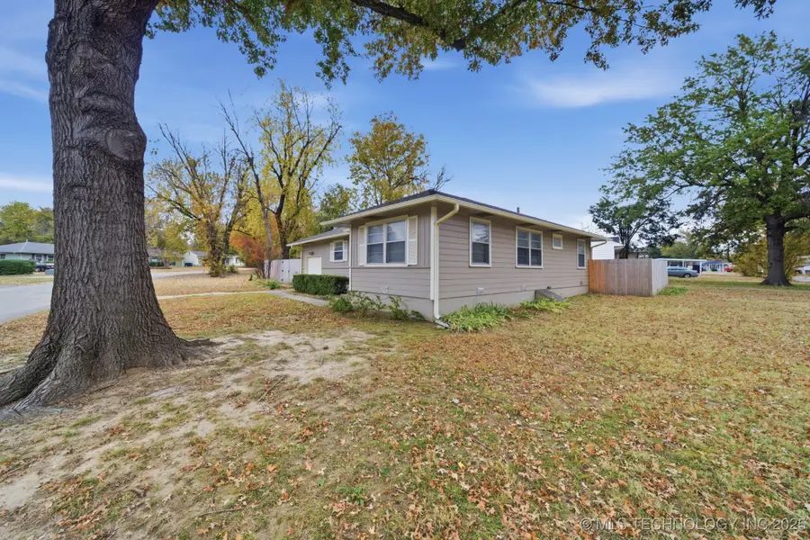 2419 S Oswego Avenue, Tulsa, OK 74114 - Image #2