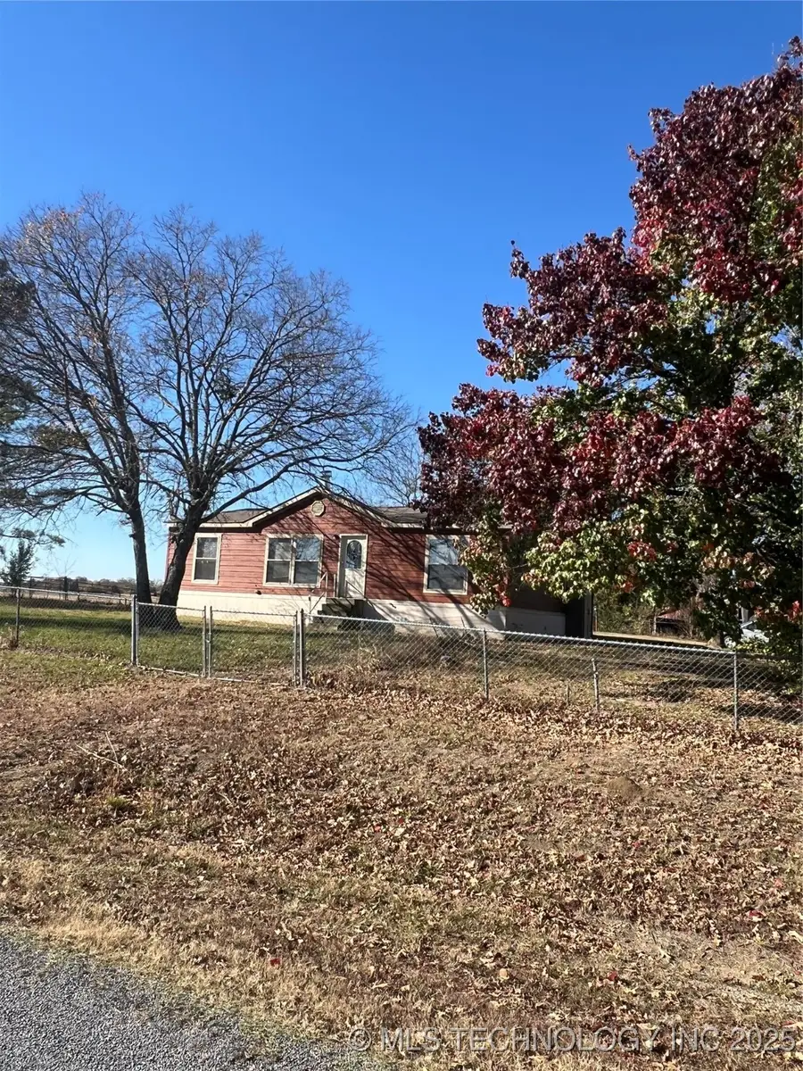 421 Wooley Avenue, Stuart, OK 74570 - Image #2