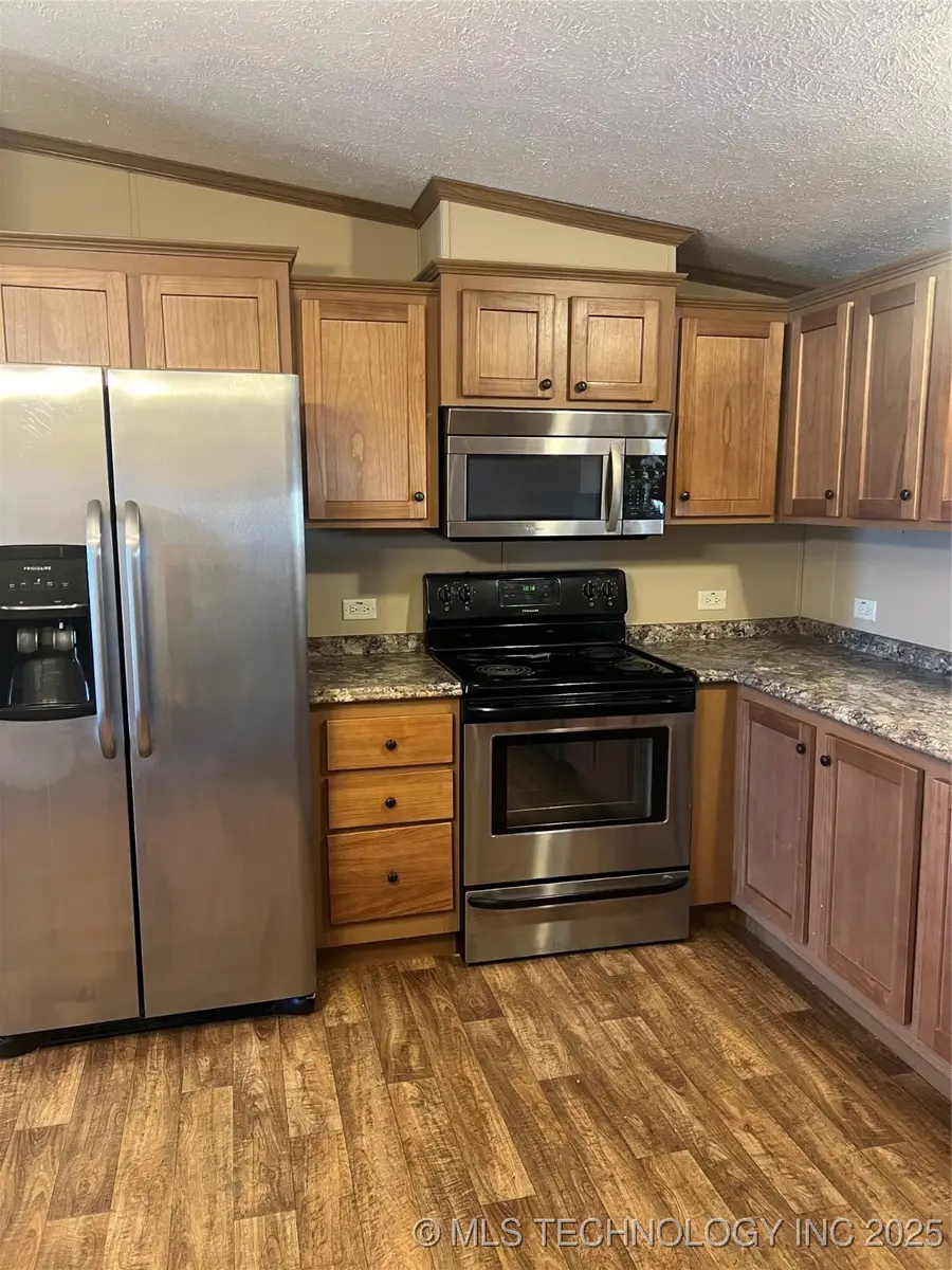 421 Wooley Avenue, Stuart, OK 74570 - Image #3