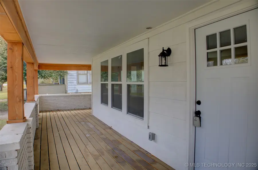 1106 E 6th Street, Okmulgee, OK 74447 - Image #2