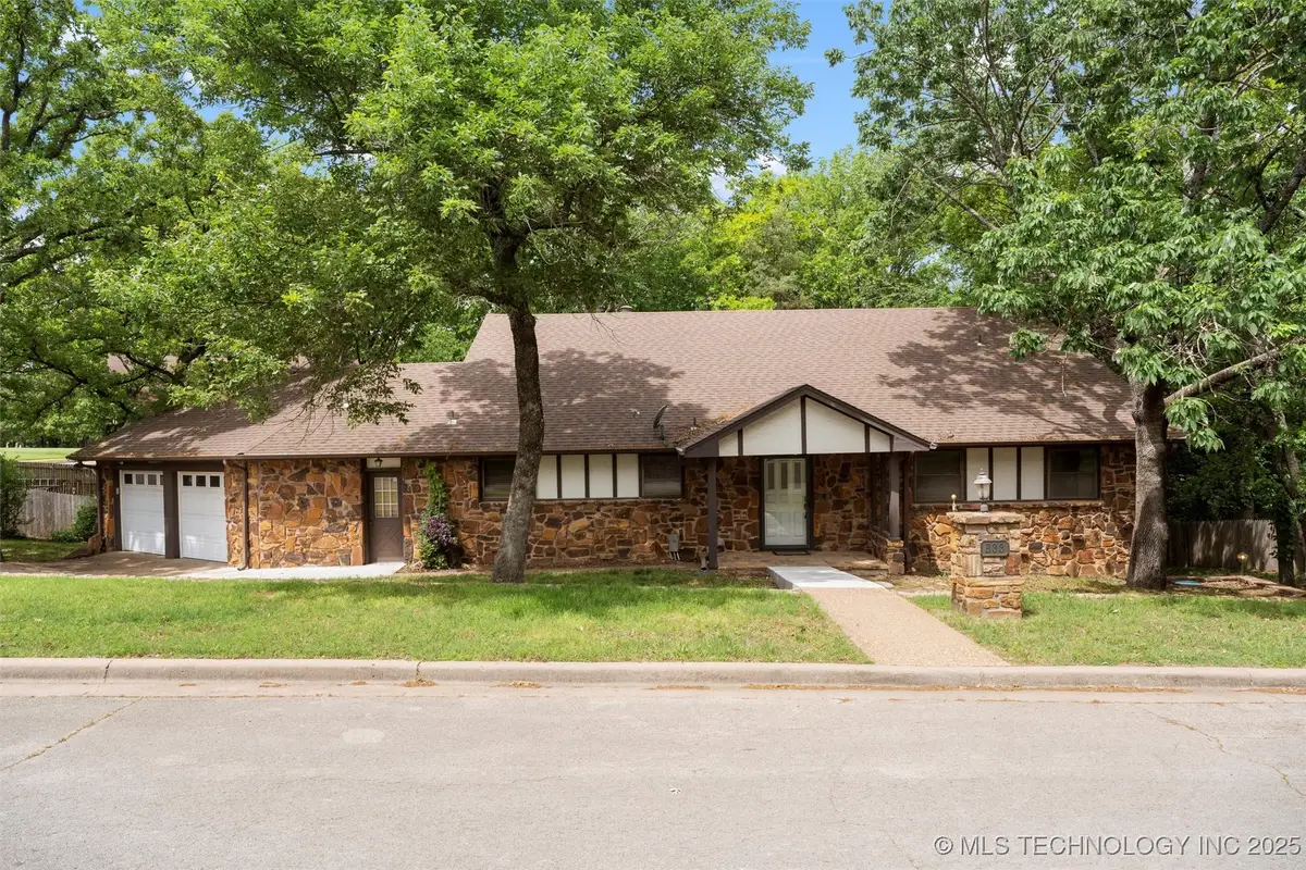 633 Kenwood Drive, Bartlesville, OK 74006 - #1