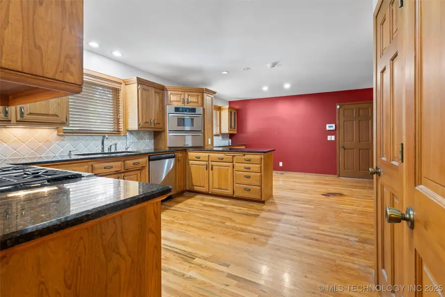 633 Kenwood Drive, Bartlesville, OK 74006 - #3