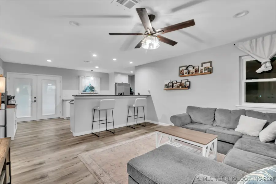 321 N Gilbert Avenue, Cleveland, OK 74020 - Image #2