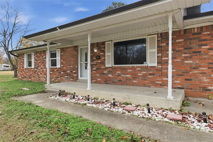 101 E Corporation Street, Henryetta, OK 74437 - Image #2