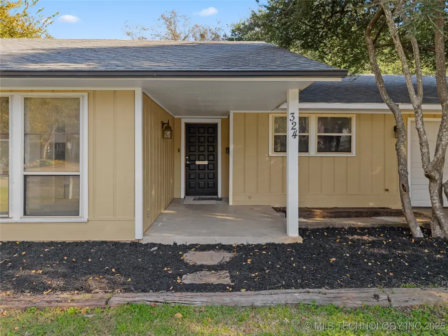 324 D Street Sw, Ardmore, OK 73401 - Image #2