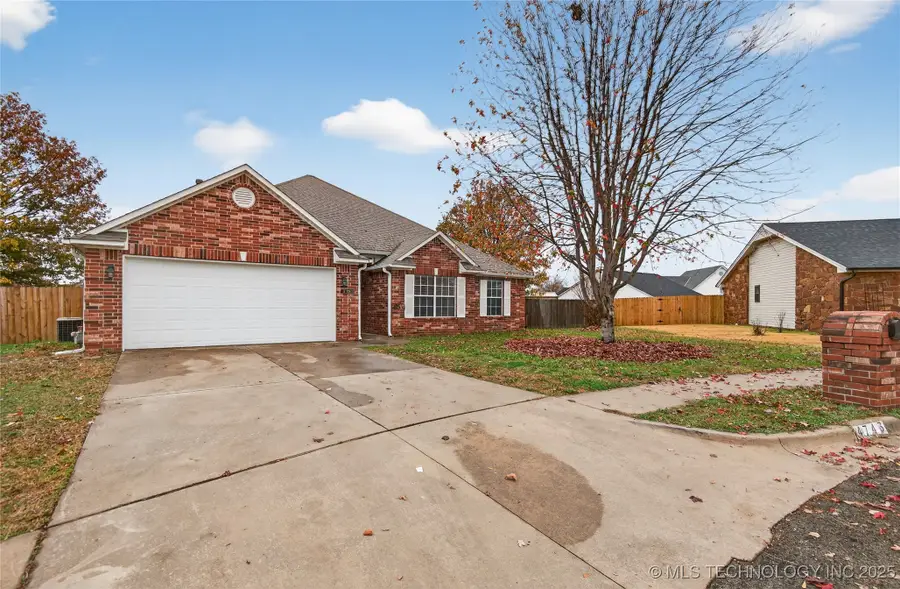4743 Sunview Court, Bartlesville, OK 74006 - Image #2