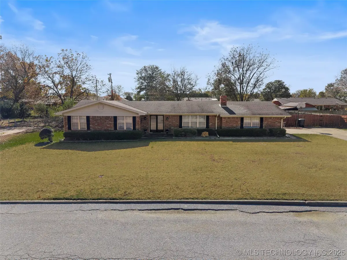 1206 N Meadow Drive, Ardmore, OK 73401 - Image #1