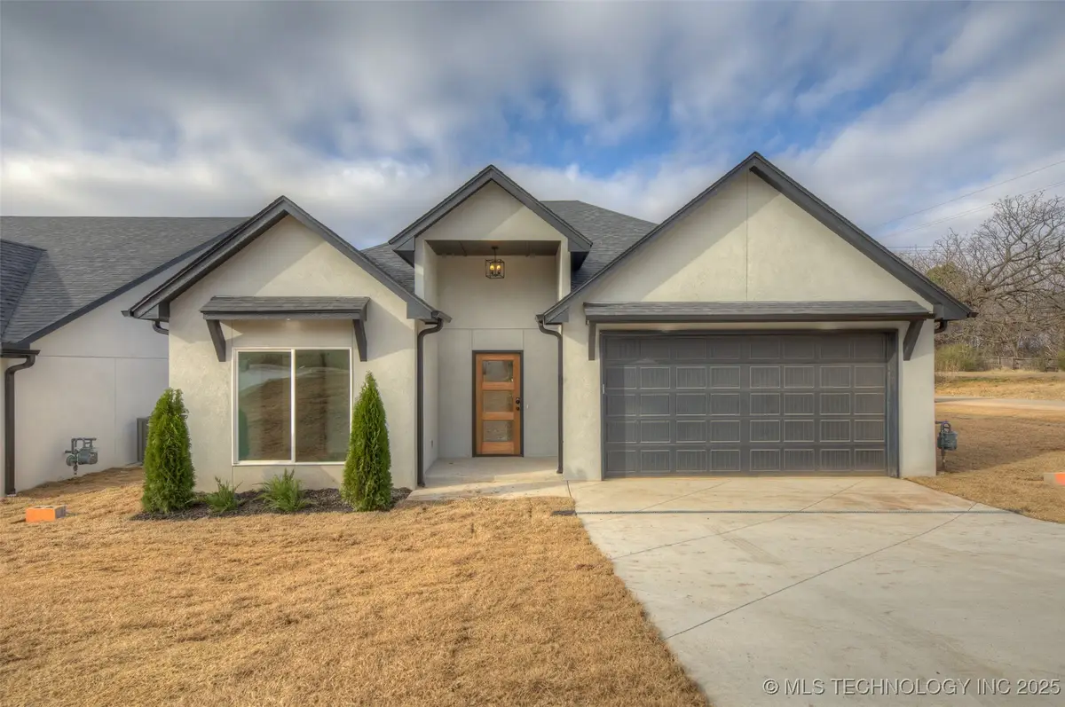 720 N 10 Street, Sapulpa, OK 74066 - #1