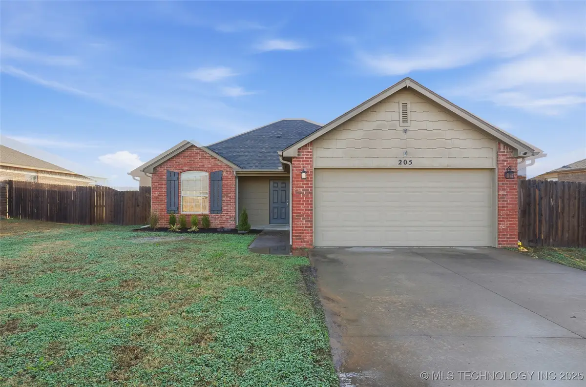 205 Vail Circle, Kiefer, OK 74041 - Image #1