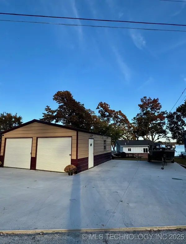 8005 W 68th Street, Grove, OK 74344