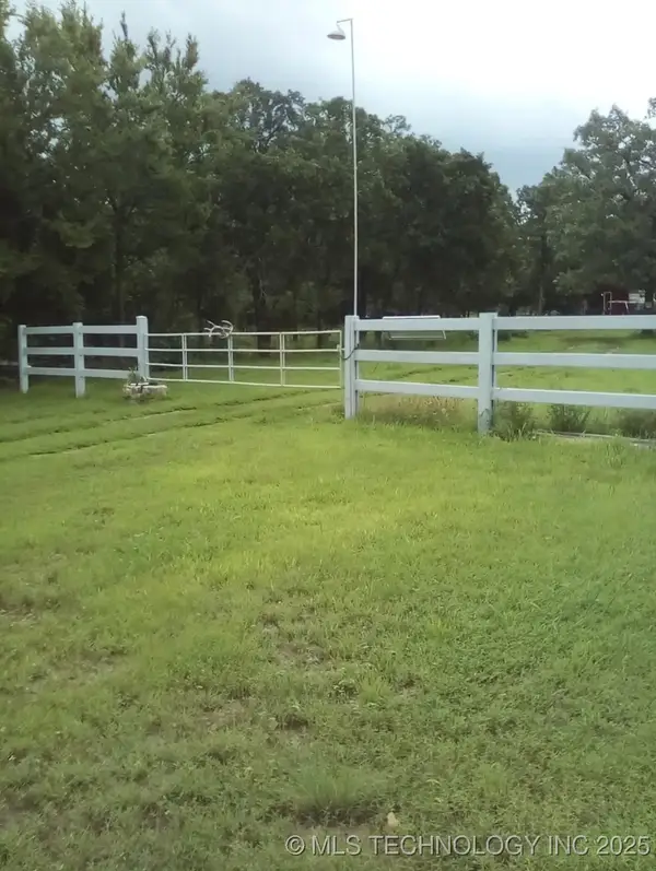 9420 Cottonwood Road, Henryetta, OK 74437