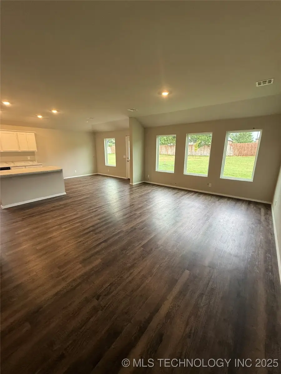 7109 S Maple Avenue, Broken Arrow, OK 74011 - Image #2