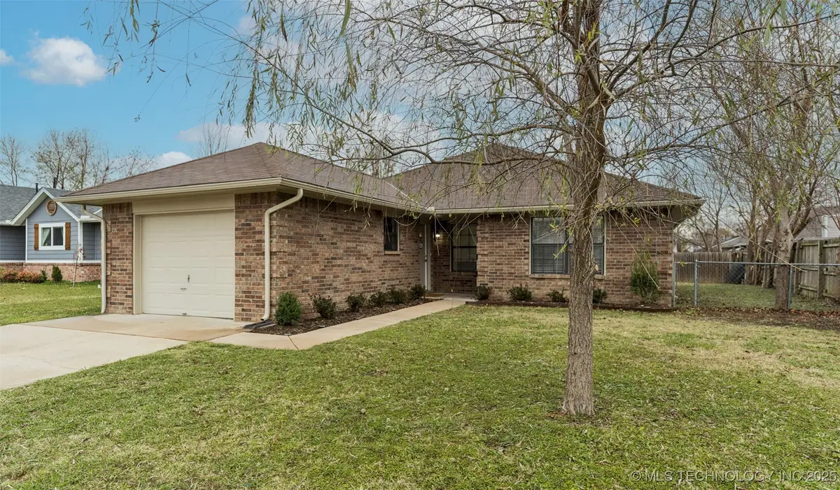 604 W 20th Street S, Claremore, OK 74019 - Image #1
