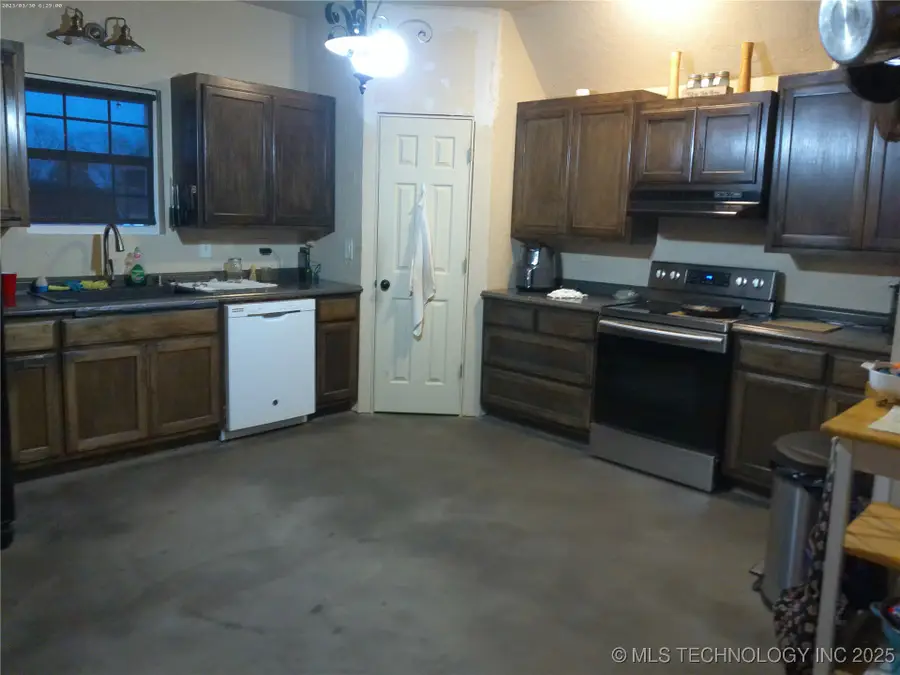 13458 S 241st East Avenue, Coweta, OK 74429 - Image #3