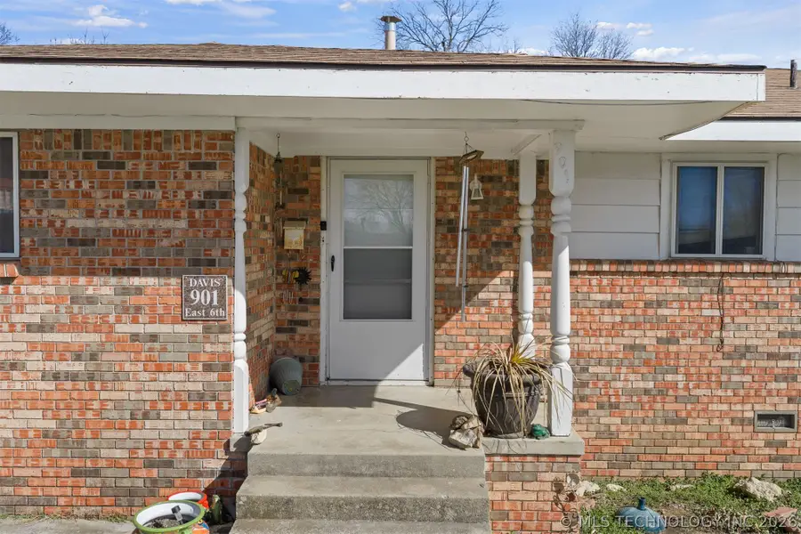 901 E 6th Street, Sulphur, OK 73086 - #2