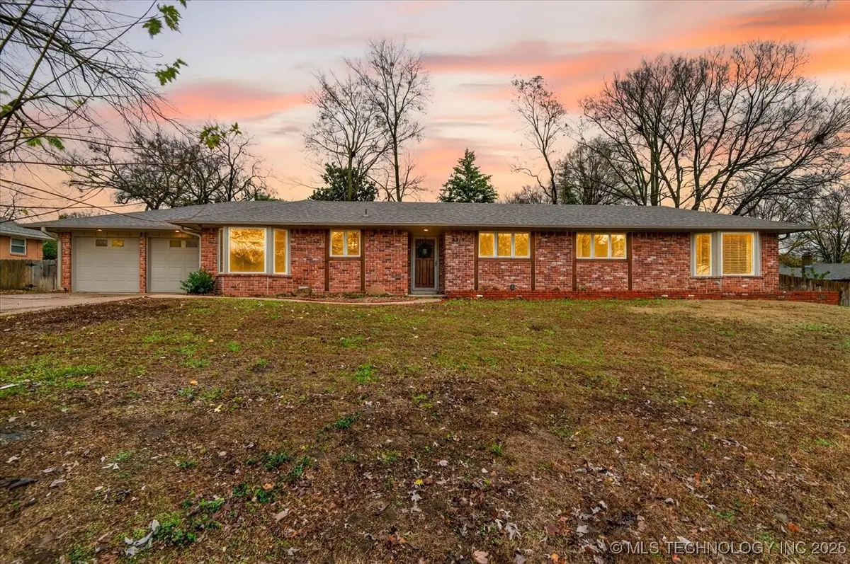 2318 Dorchester Drive, Bartlesville, OK 74006 - Image #1