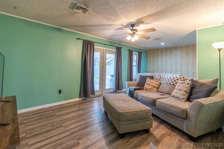 1012 Colonial Drive, Pryor, OK 74361 - Image #2