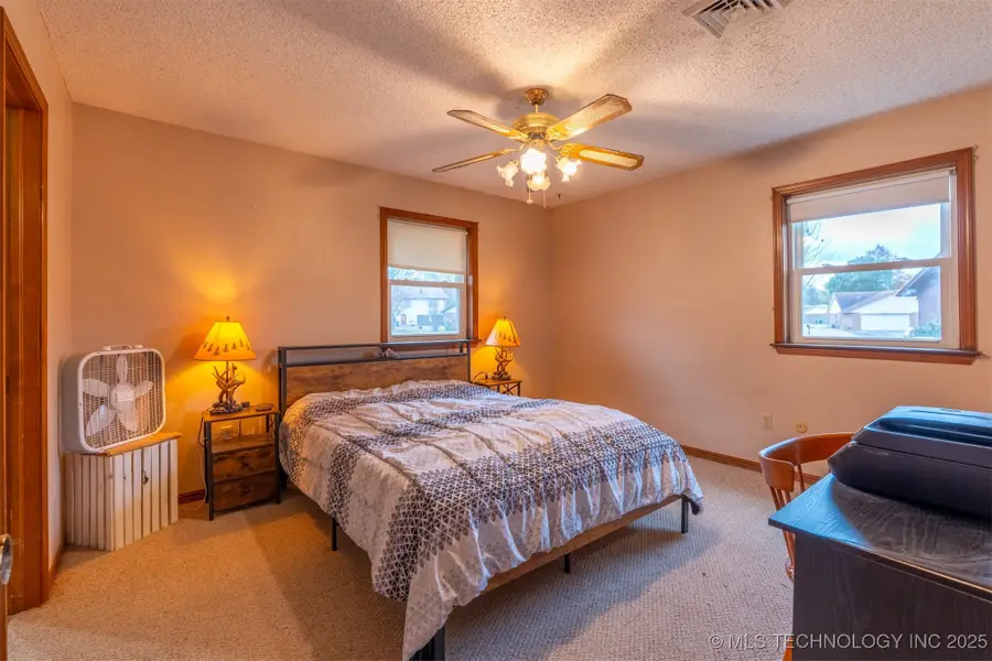 1012 Colonial Drive, Pryor, OK 74361 - Image #3