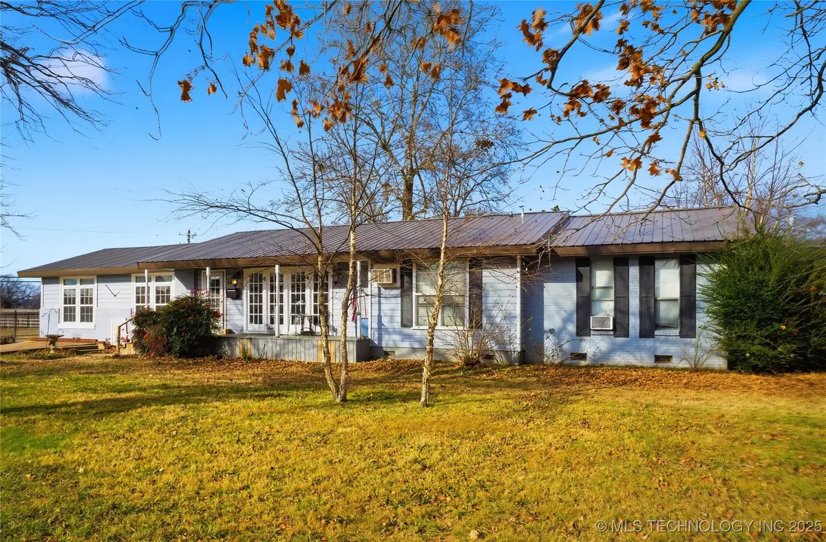 625 W Allison Avenue, Stilwell, OK 74960 - Image #1