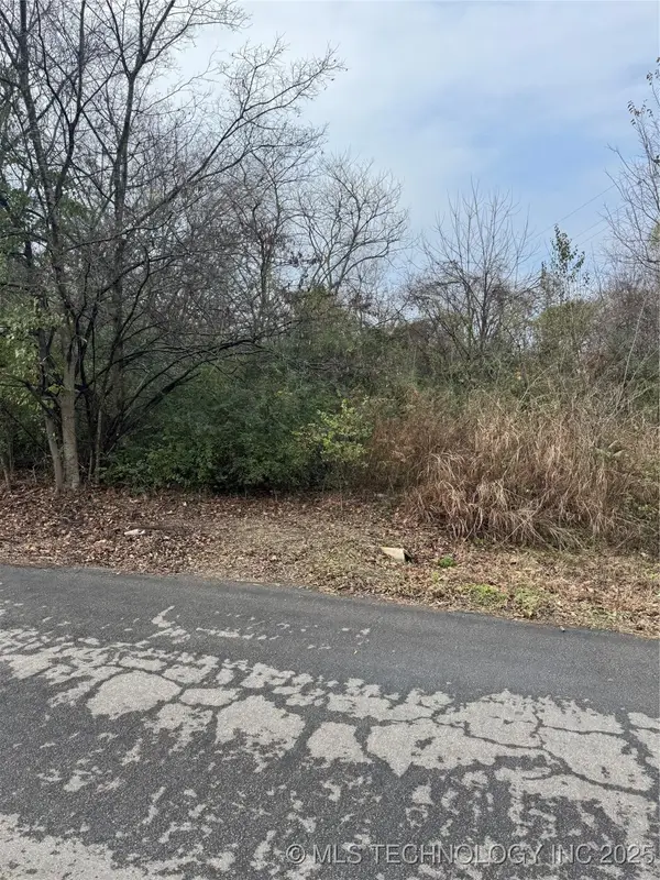 1127 N 3rd, Muskogee, OK 74401