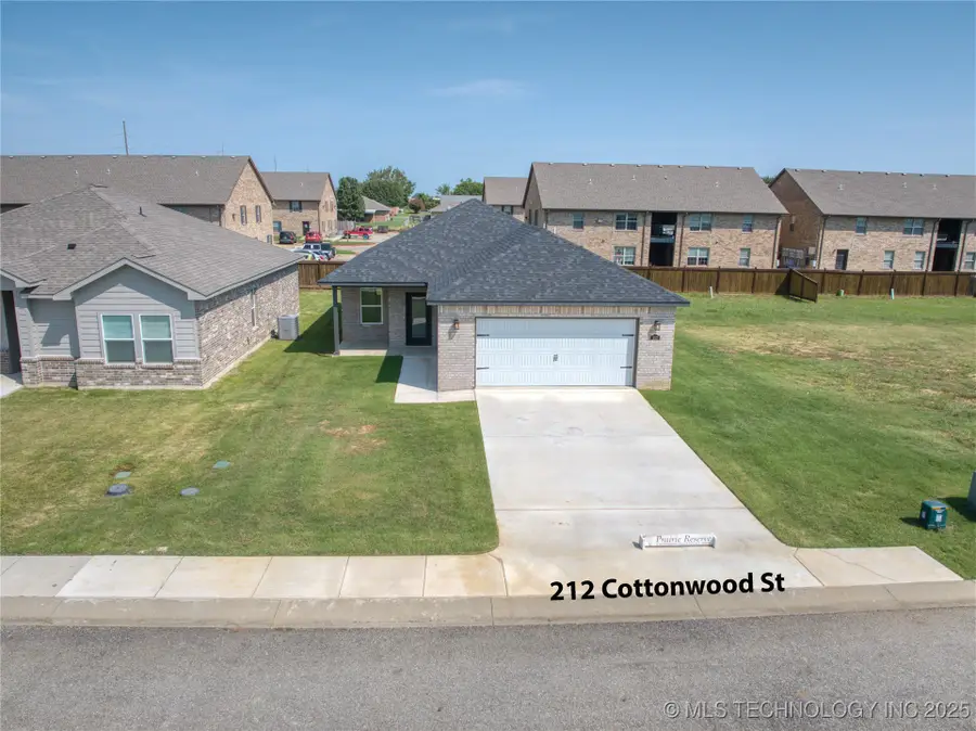212 Cottonwood Street, Calera, OK 74730 - #2