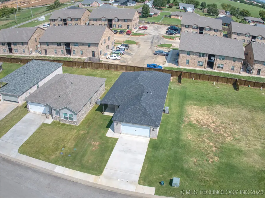 212 Cottonwood Street, Calera, OK 74730 - #3