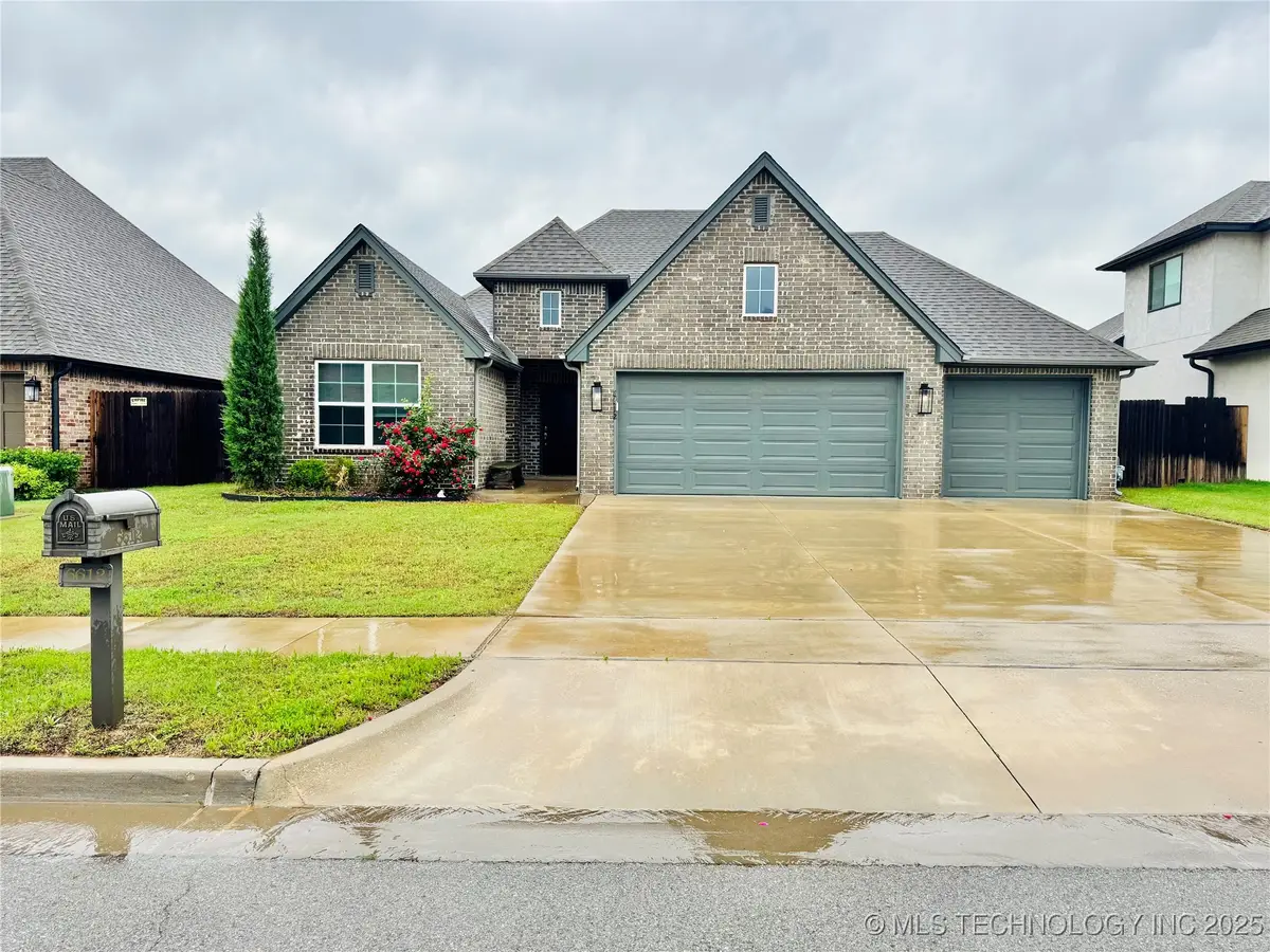 6612 S Indianwood Avenue, Broken Arrow, OK 74011 - Image #1