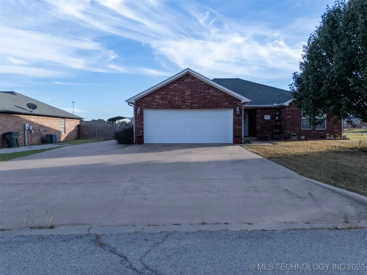 213 Laurel Street, Lone Grove, OK 73443 - Image #1