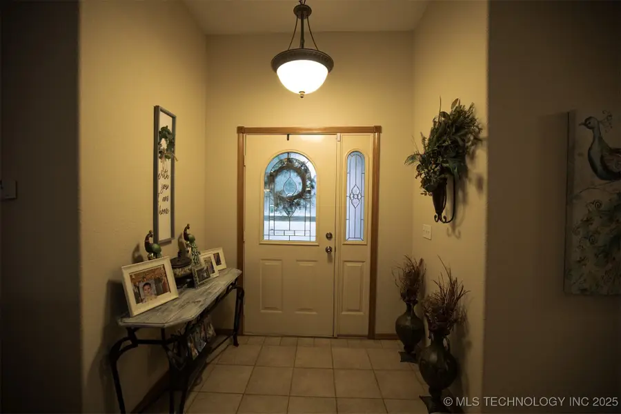 213 Laurel Street, Lone Grove, OK 73443 - Image #3