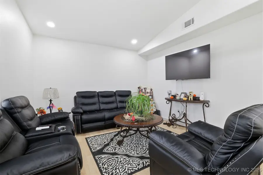 312 Godfrey Avenue, Colbert, OK 74733 - Image #3