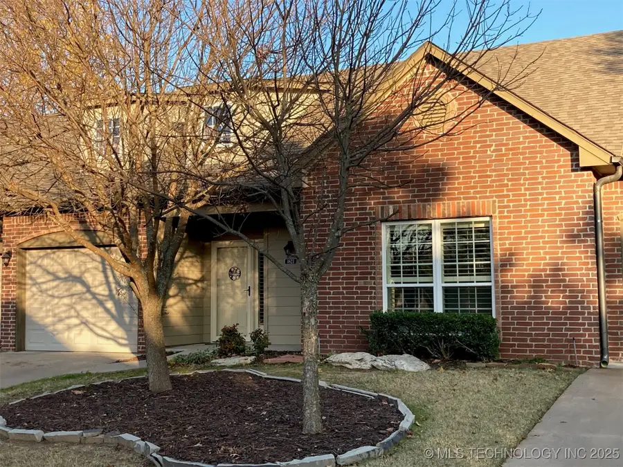 4623 S Royal Dublin Lane, Broken Arrow, OK 74011 - Image #2