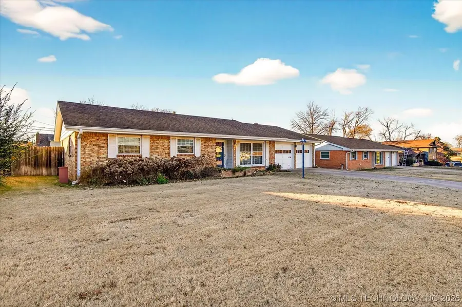 737 Crown Drive, Bartlesville, OK 74006 - Image #2
