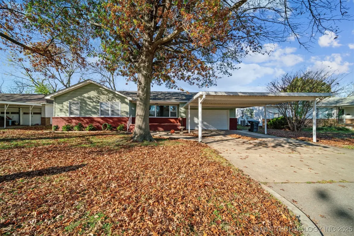 1122 S Russell Street, Skiatook, OK 74070 - Image #1