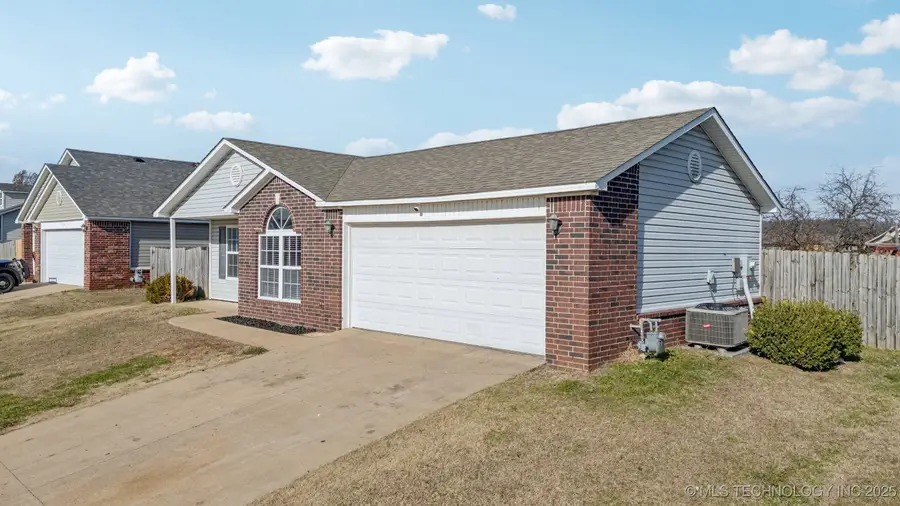 1110 W 24th Street, Claremore, OK 74017 - Image #2