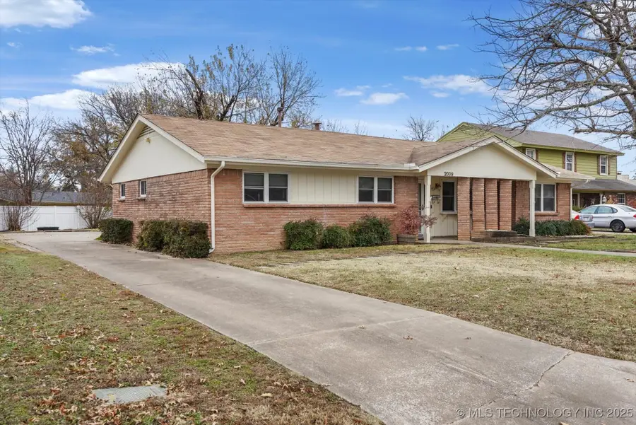 2039 S 69th East Place, Tulsa, OK 74112 - Image #2