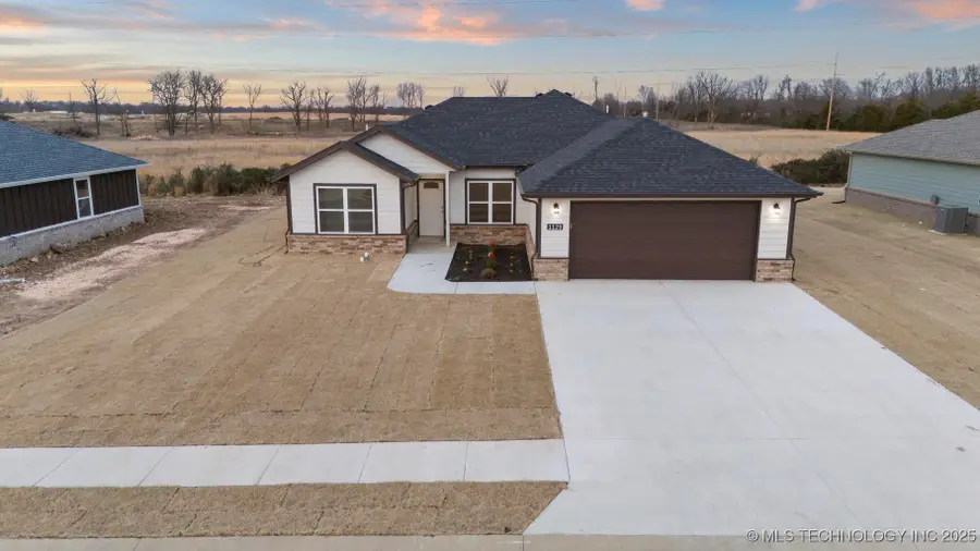 1129 Center Court Circle, Grove, OK 74344 - #2
