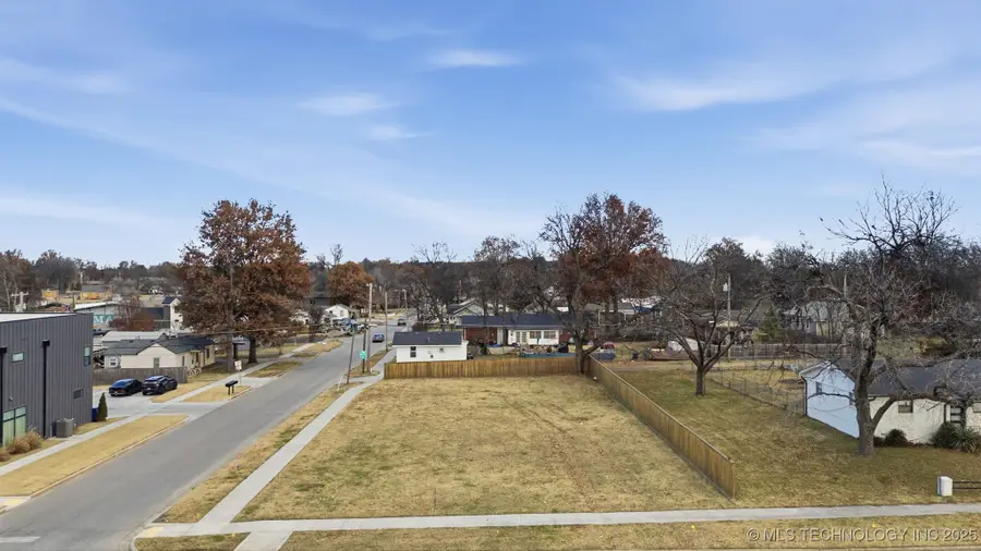 202 E Elgin Street, Broken Arrow, OK 74012 - Image #2