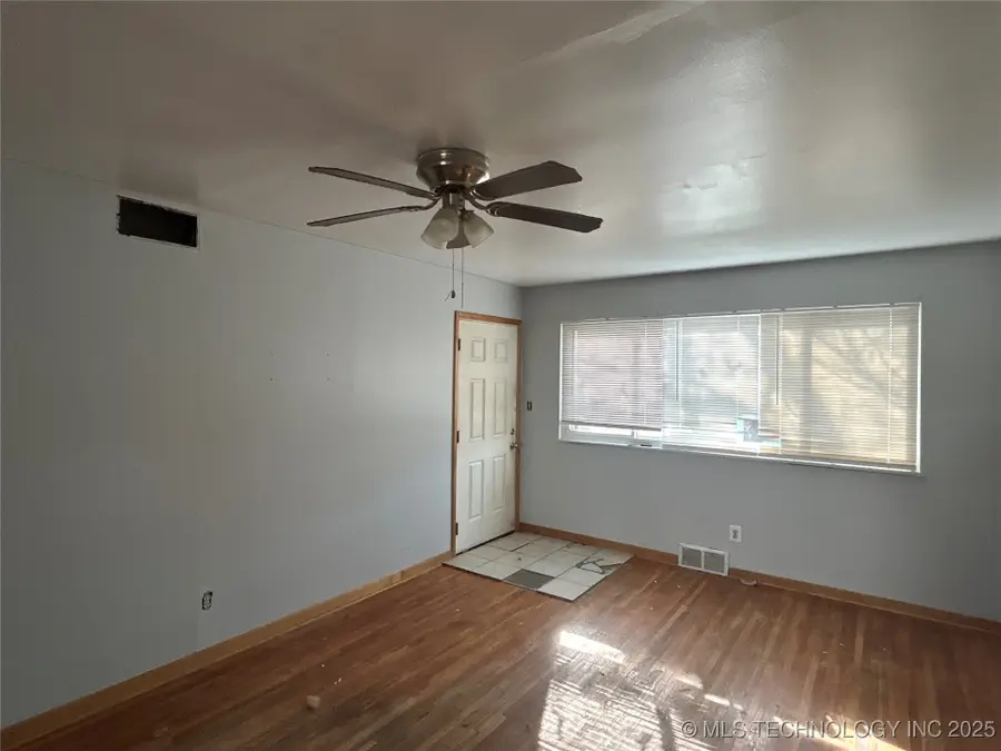 805 N Ash Avenue, Sand Springs, OK 74063 - Image #2